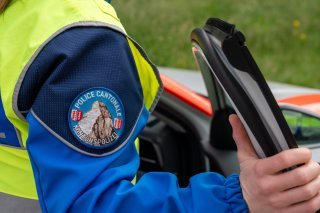 Les investigations policières se poursuivent pour retrouver le troisième auteur du cambriolage du magasin d'armes.